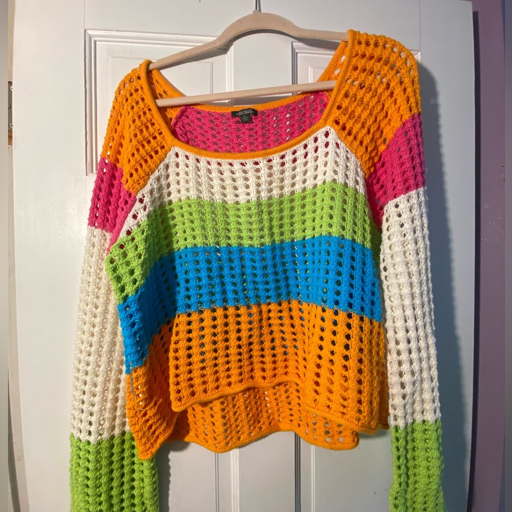 Crochet long sleeve cropped shirt
